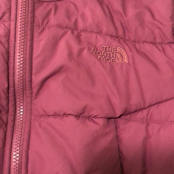 The North Face jacket in plum purple with from zipper pockets &  inside pockets - Picture 2 of 14